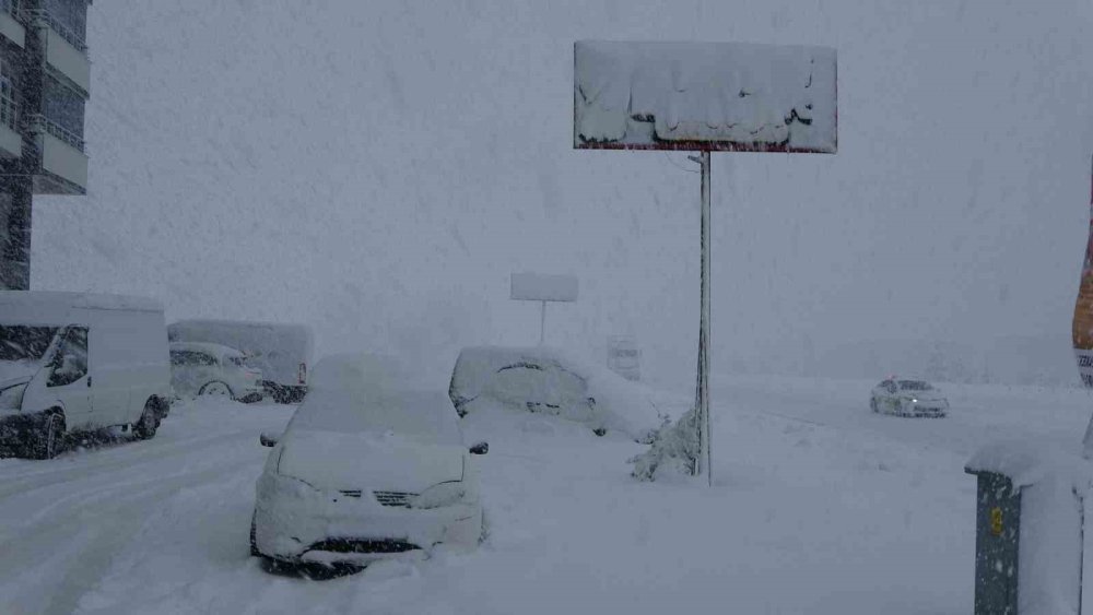 Bitlis’te 304 köy yolu ulaşıma kapandı