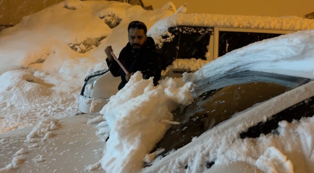 Gever'de kar kalınlığı 15 santimetreye ulaştı