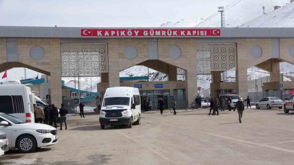 Van'daki Kapıköy Gümrük Kapısı’nda geçişler kontrollü sürüyor