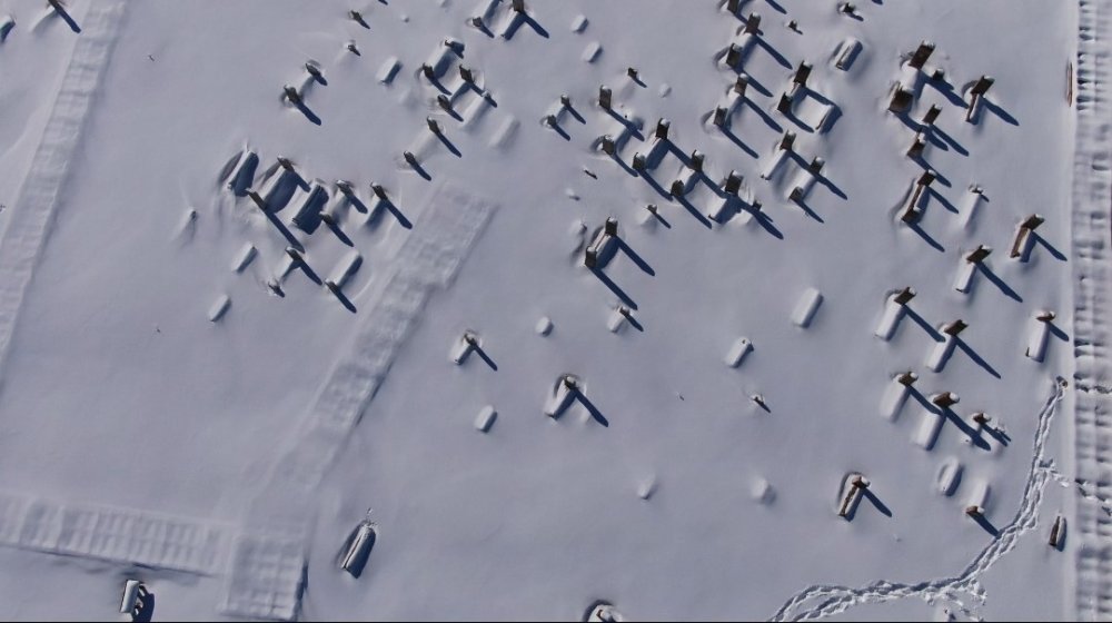 Van’da yerleşim yerleri beyaz gelinliğini giydi