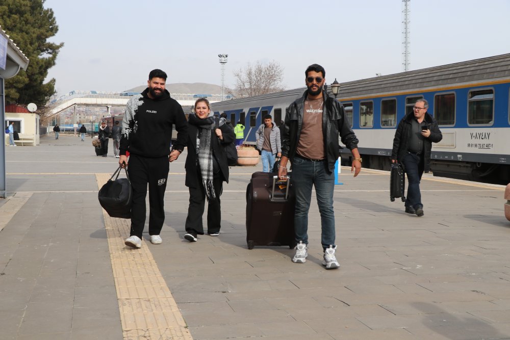 "Savaş, yıllık 800 bin İranlının geldiği kent ekonomisine olumsuz yansıyacak"