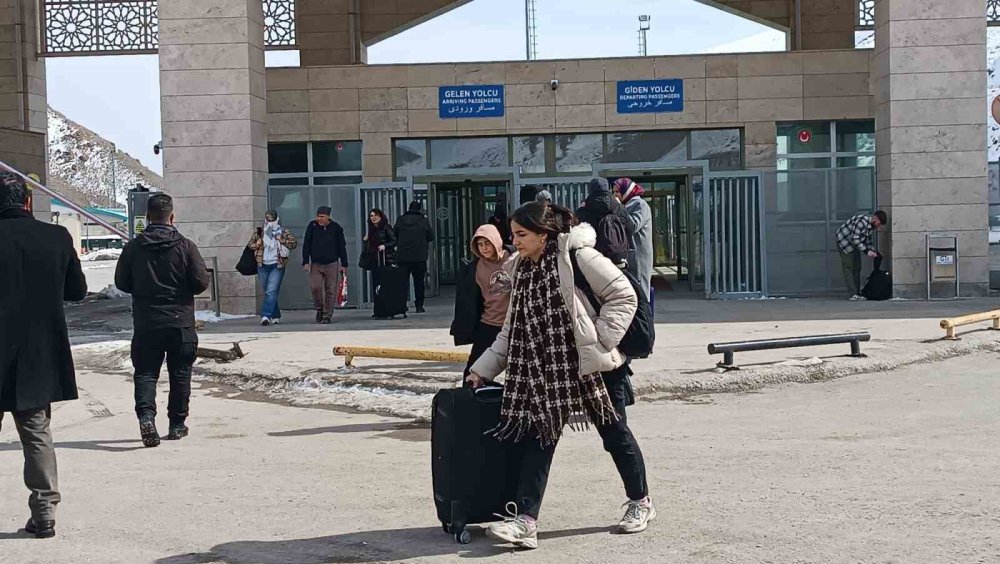 İranlılar ülkelerine dönüyor