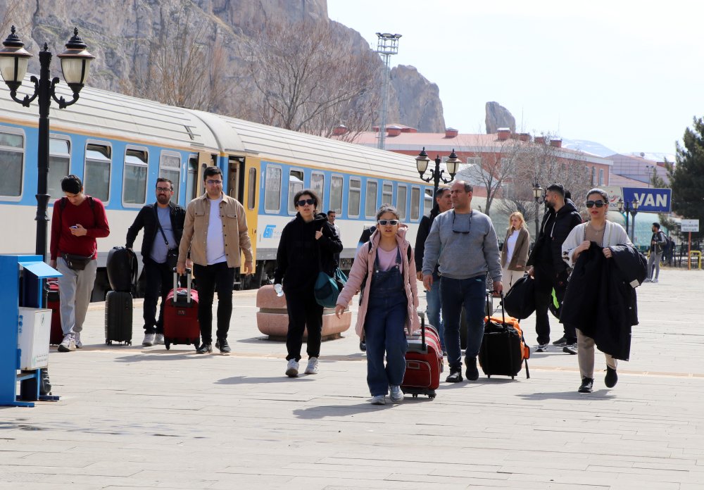 İran’a saldırı Van turizmini vurdu; otellerdeki doluluk yüzde 10'a düştü