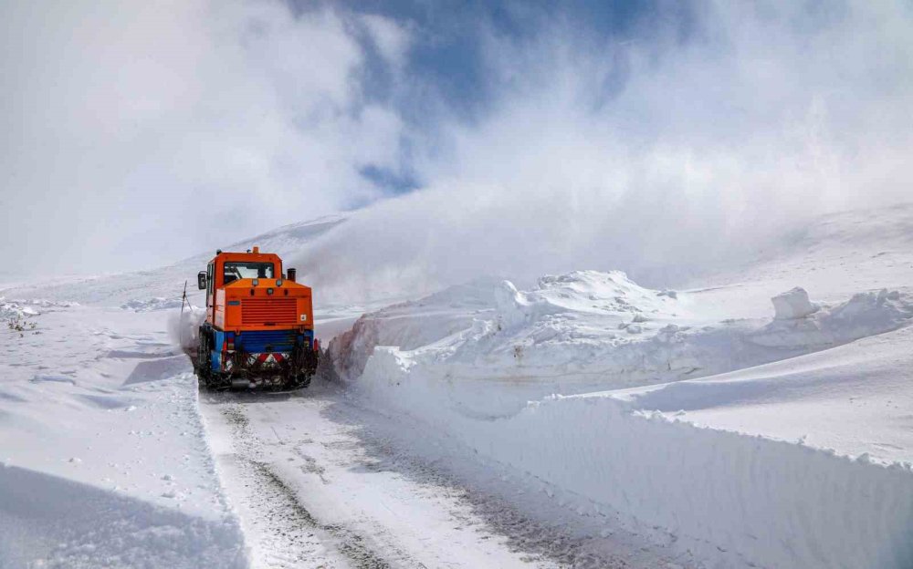 Sınırdaki karakollar ve yerleşim yerleşim yerlerine ulaşım sağlanıyor