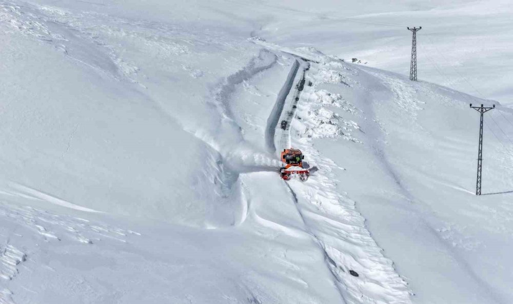 Sınırdaki karakollar ve yerleşim yerleşim yerlerine ulaşım sağlanıyor