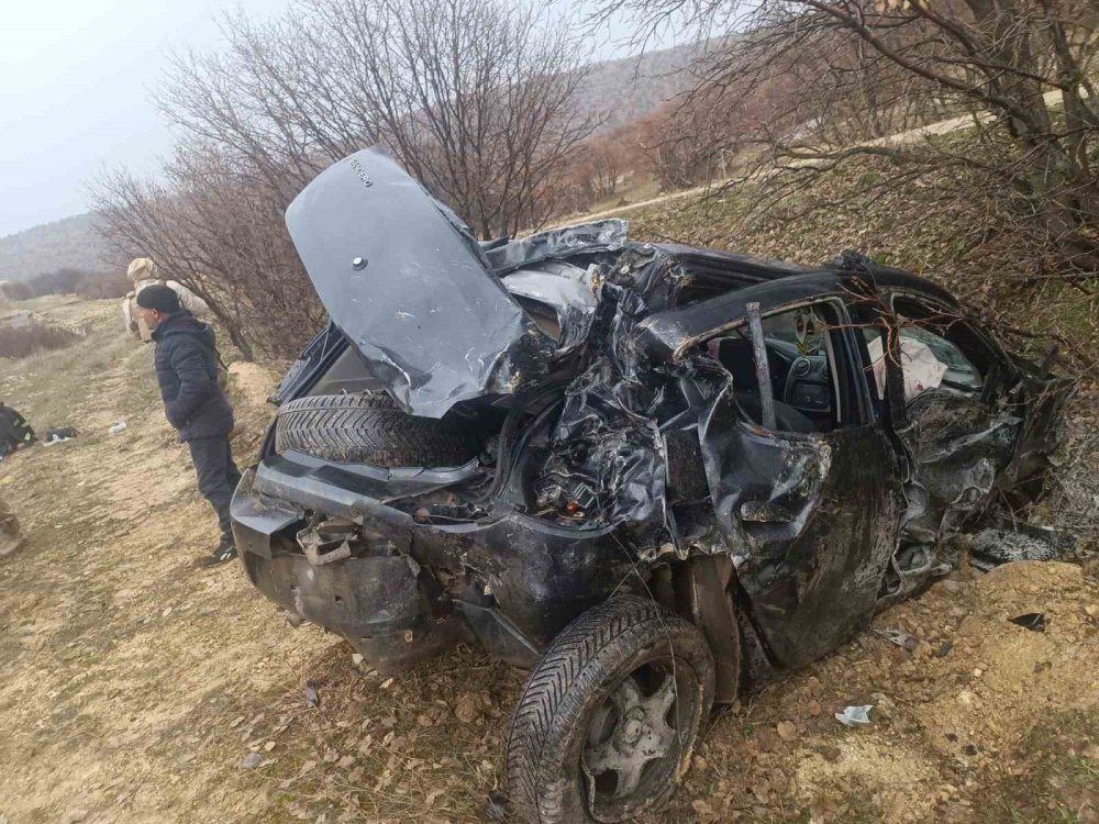 Mardin’de devrilen otomobilde 5 şahıs yaralandı