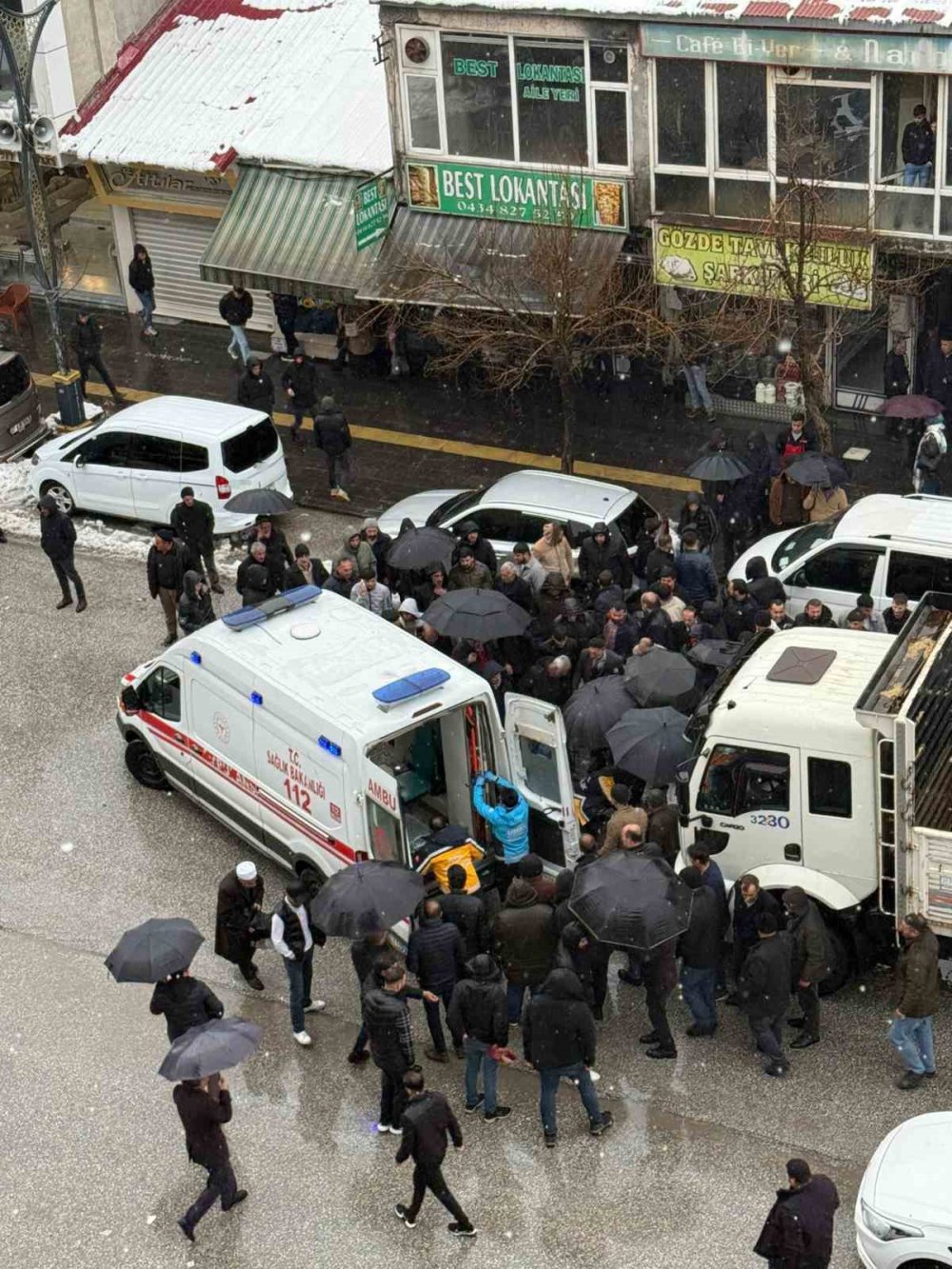 Kamyonun çarptığı yaşlı adam ağır yaralandı