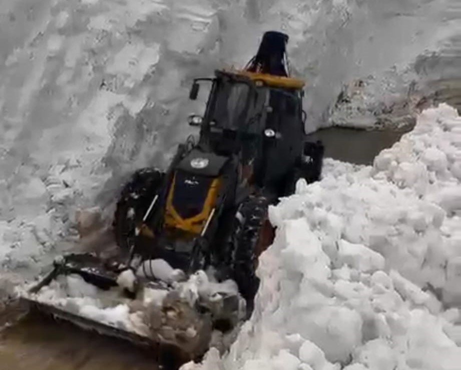Bitlis’te çığ ve heyelan