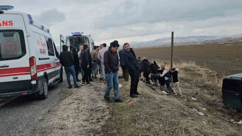 Bitlis'te kontrolden çıkan araç takla attı: 1 kişi yaralandı