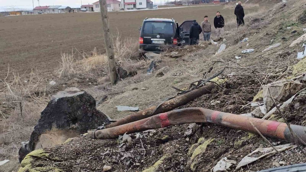 Bitlis'te kontrolden çıkan araç takla attı: 1 kişi yaralandı