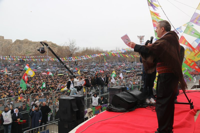 tuncer-bakirhan-van-newroz.jpeg