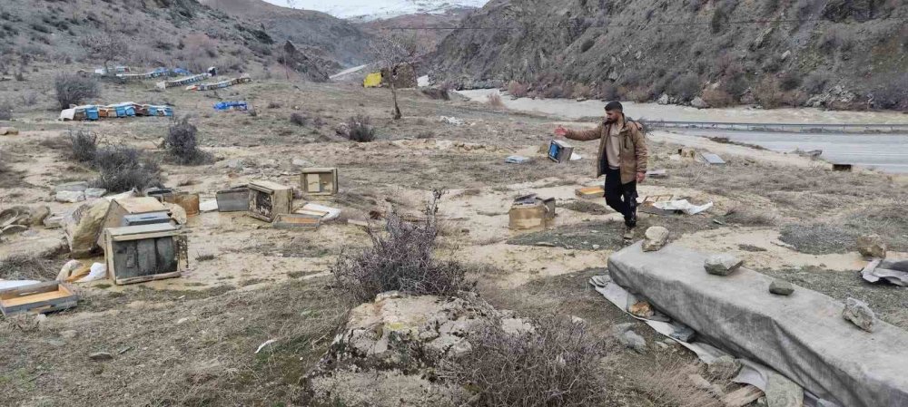 Hakkari’de yaşanan selde 150 kovan zarar gördü