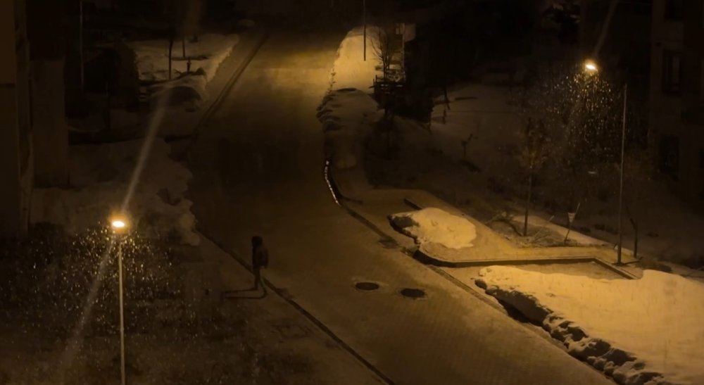 Yüksekova’da kar yağışı gece saatlerine kadar sürdü