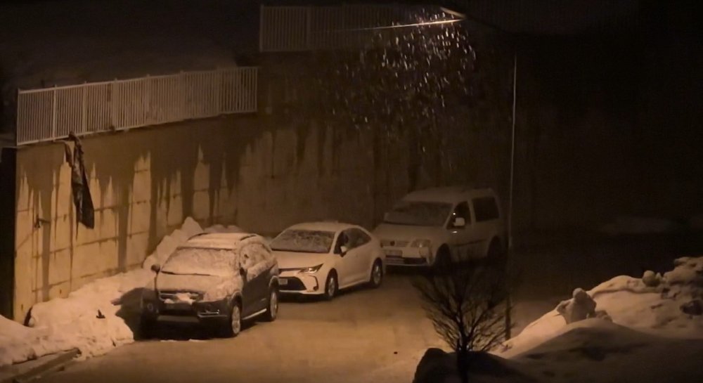 Yüksekova’da kar yağışı gece saatlerine kadar sürdü