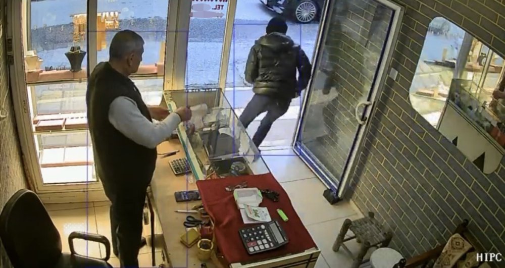 Kuyumcuya müşteri gibi girdi, 60 bin liralık yüzüğü alıp kayıplara karıştı