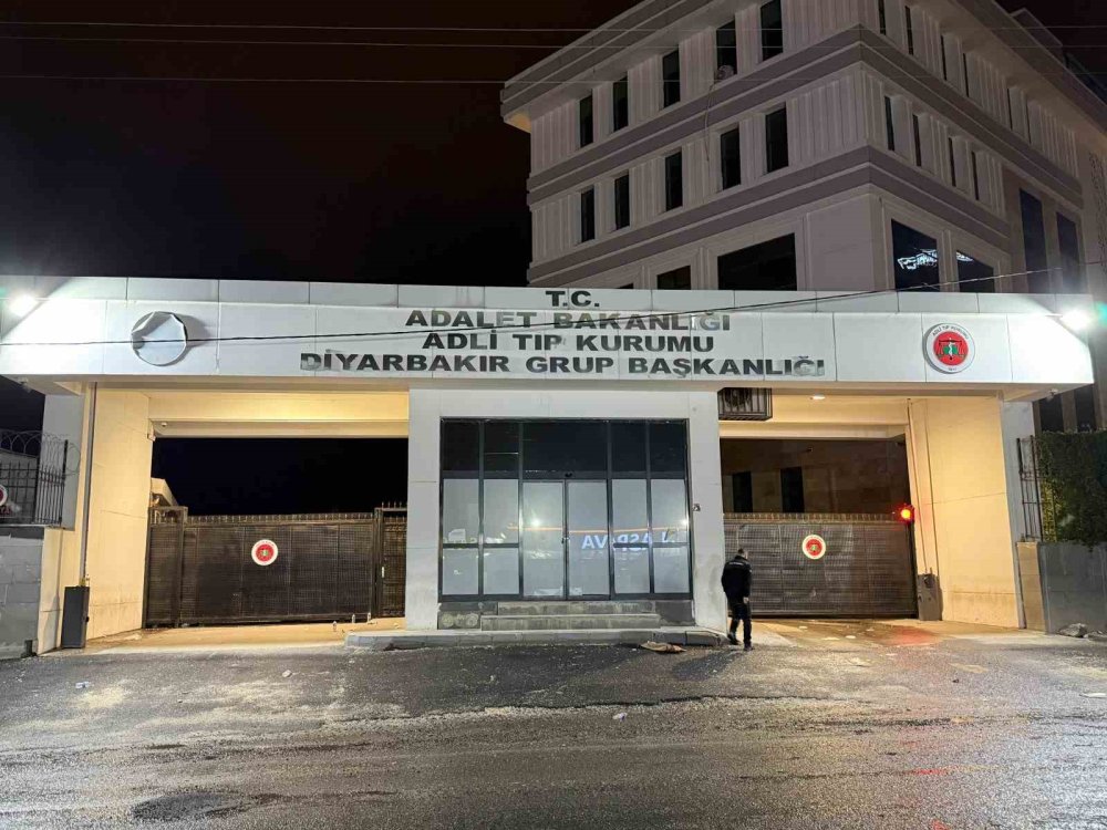 Eşi ile uygunsuz şekilde yakaladığı adama kurşun yağdırdı: 1 ölü, 1 yaralı