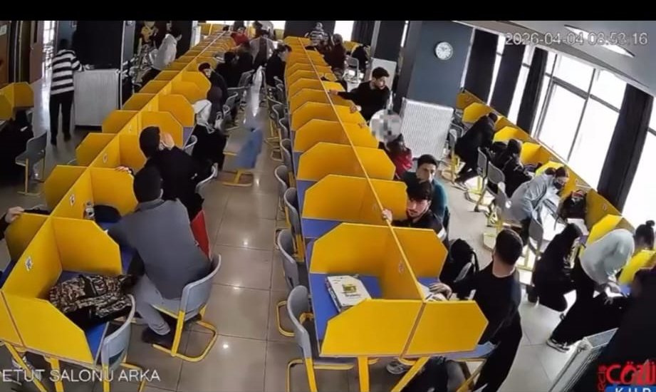 Van'daki depremde, öğrencilerin yaşadığı panik kamerada