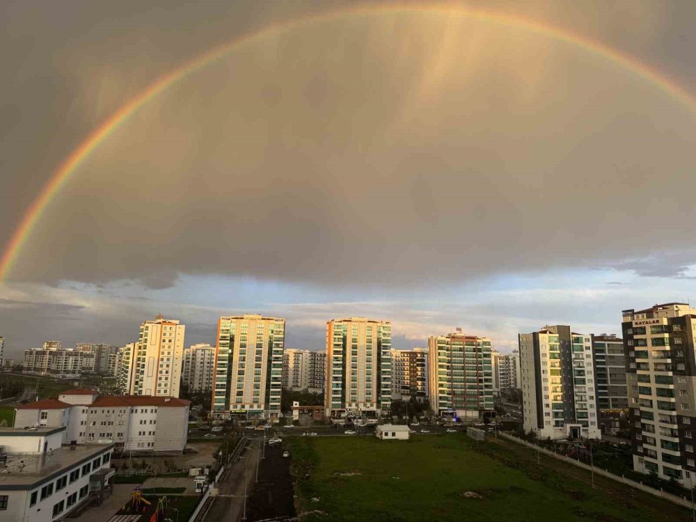Yağmur sonrası oluşan gökkuşağı hayran bıraktı