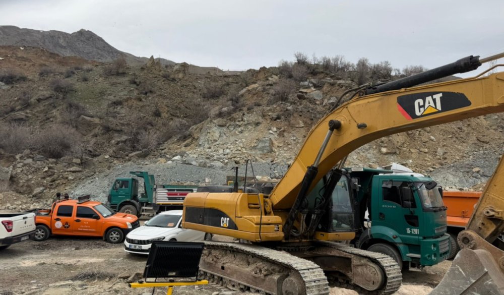 Van-Hakkari yolunda heyelan riski sürüyor