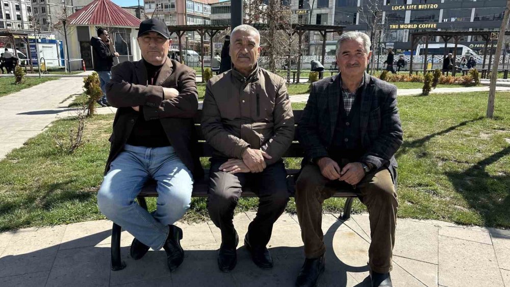 Yüksekova’da güneş yüzünü gösterdi: Vatandaşlar parklara akın etti