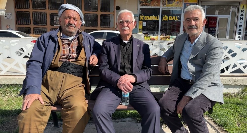 Yüksekova’da güneş yüzünü gösterdi: Vatandaşlar parklara akın etti