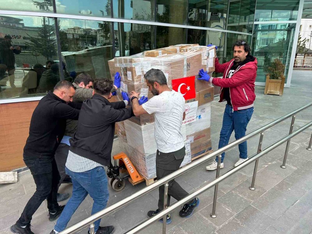 İran’a sağlık desteği: Van’dan gönderilen yardım tırı sayısı 9 oldu