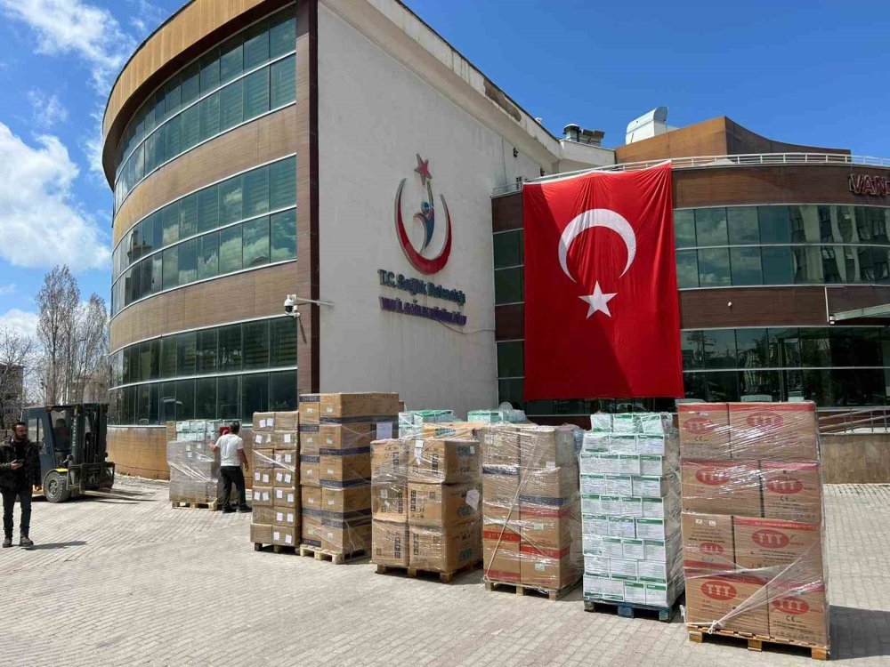 İran’a sağlık desteği: Van’dan gönderilen yardım tırı sayısı 9 oldu