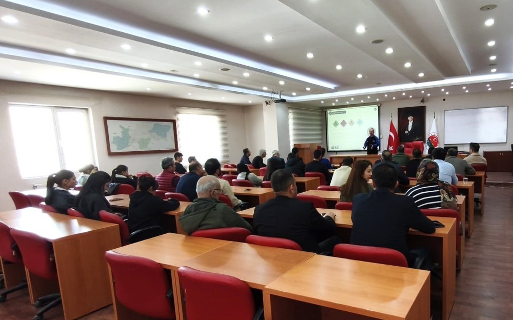 AFAD, kamu personeline KBRN ve afet farkındalık semineri
