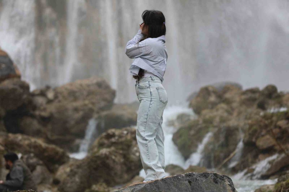 Beytüşşebap'ta baharla birlikte şelaleler coştu