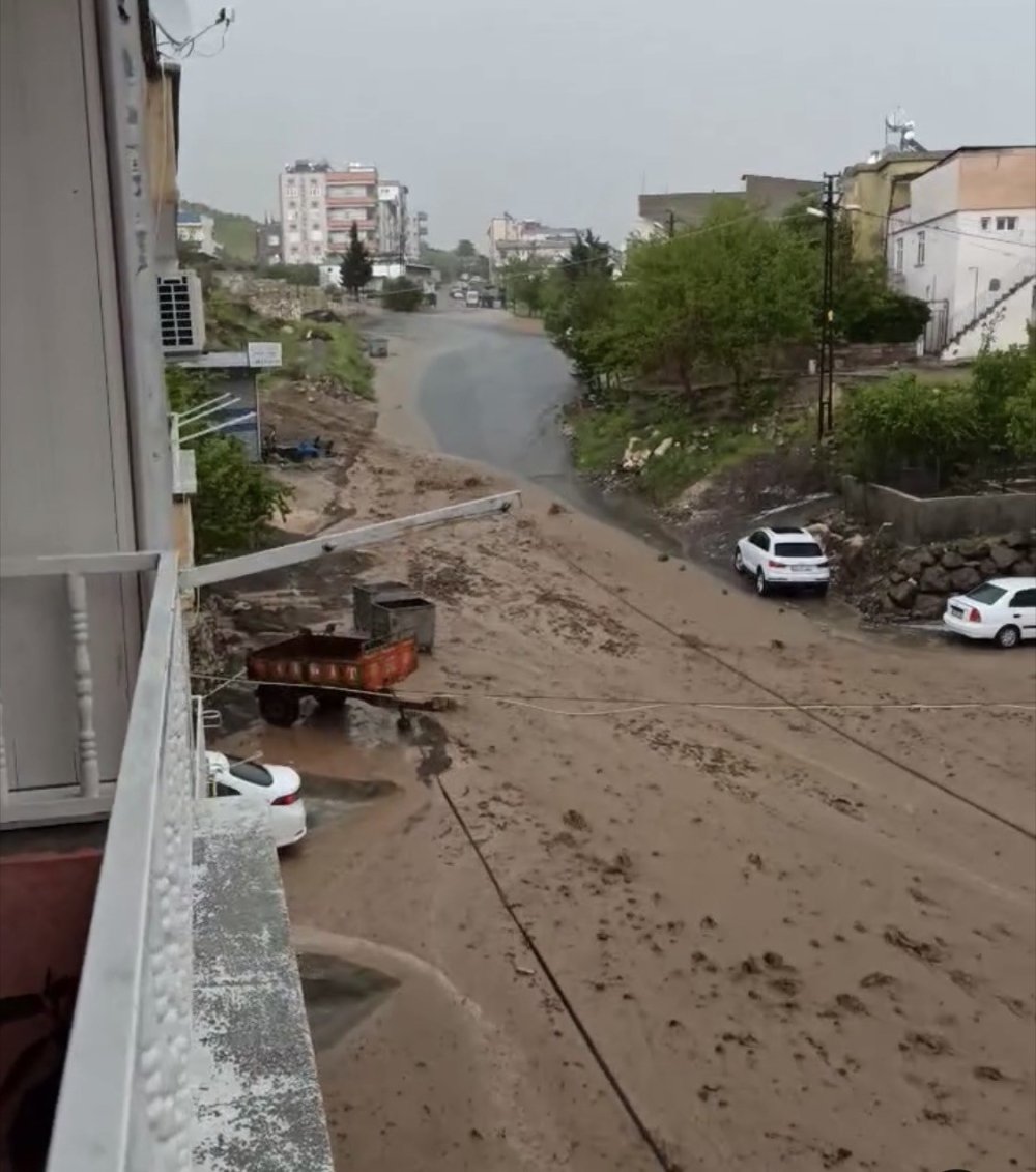 Çermik'i sağanak vurdu