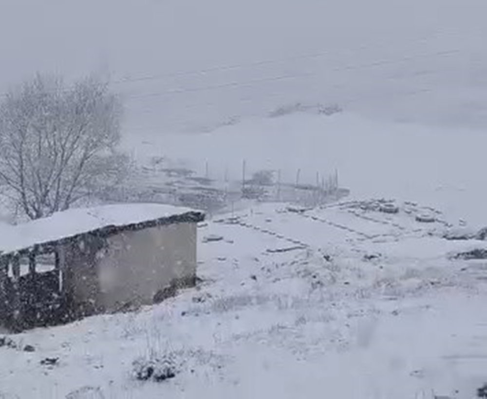 Faraşin Yaylası’nda kar yağışı