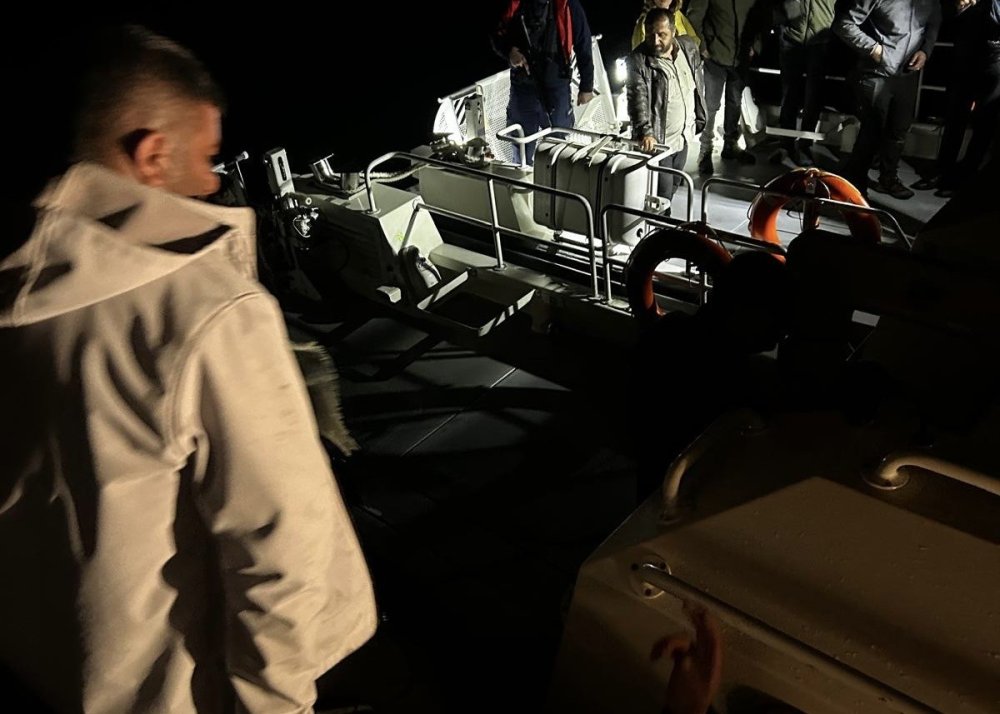 Van Gölü’nde mahsur kalan off-road ekibi kurtarıldı