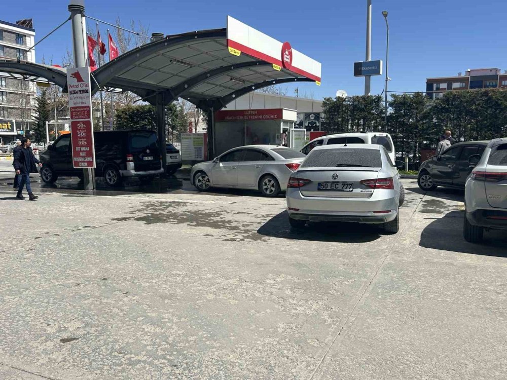 Van’da oto yıkamacılarda kuyruk oluştu