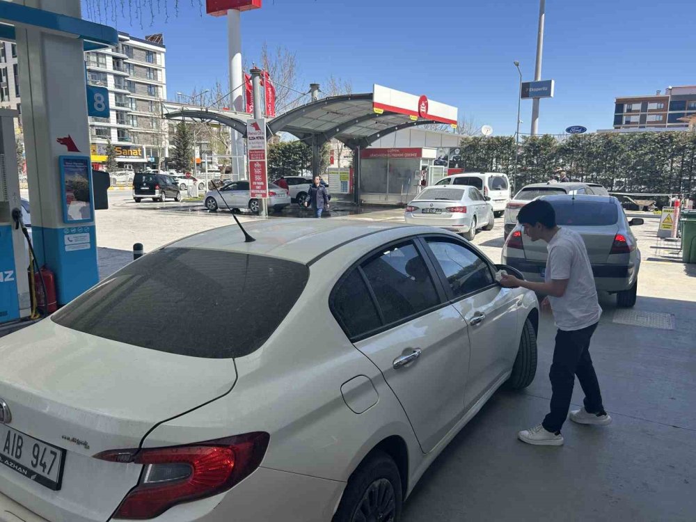 Van’da oto yıkamacılarda kuyruk oluştu