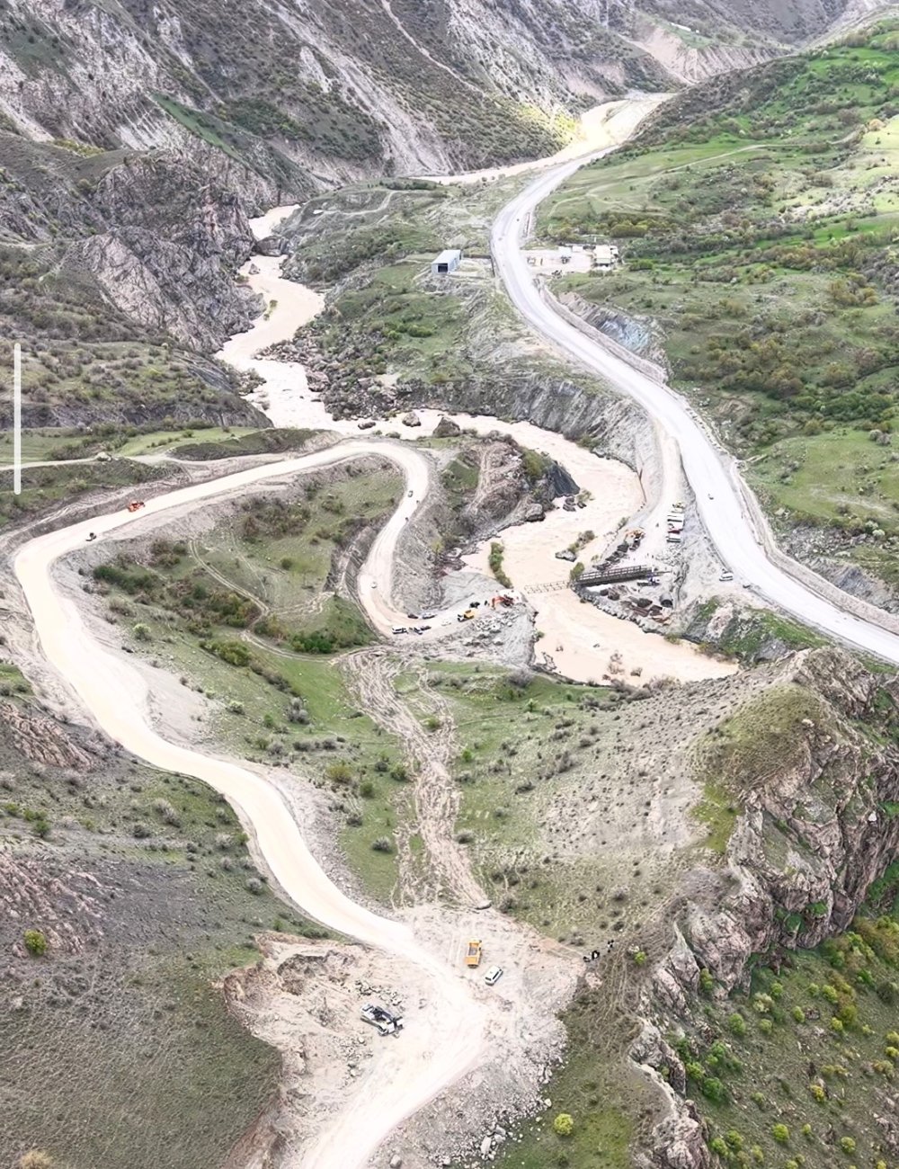 Vali Taşyapan, Hakkari yolundaki panel köprü çalışmalarını inceledi