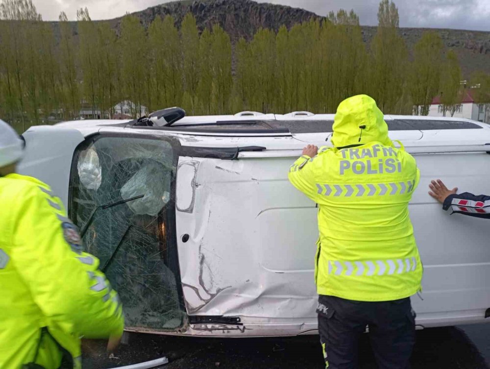 Van’da kontrolden çıkan otomobil takla attı: 1 kişi yaralandı