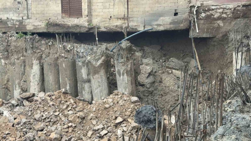 Hakkari TSM binasının fore kazıkları devrildi, iki bina askıda kaldı
