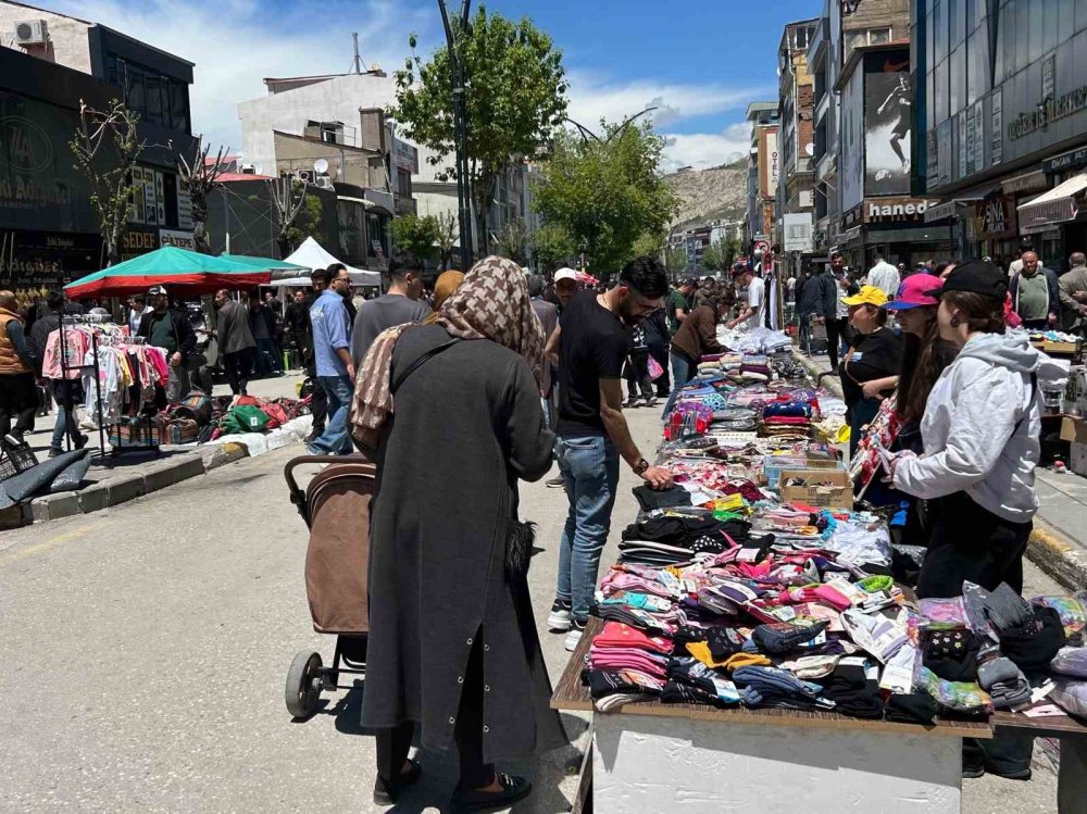 Van’da bayram yoğunluğu: Caddeler doldu taştı