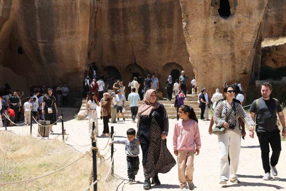 Mardin, bayramda turistlerin gözdesi oldu