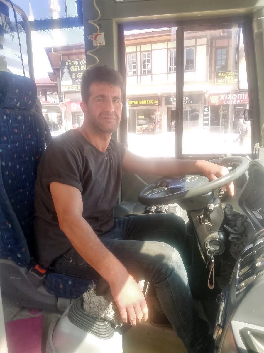 Öğrenciyi sınava ulaştırabilmek için güzergahını değiştirdi