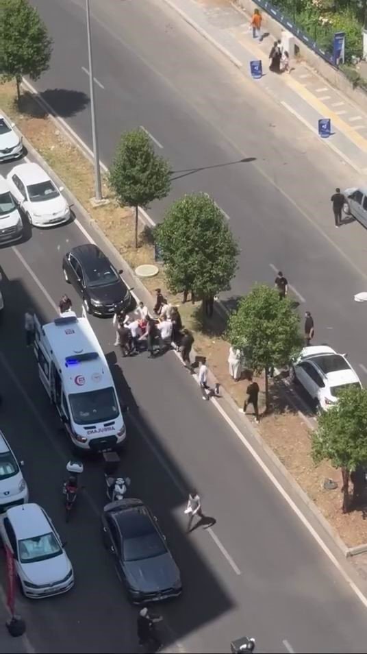 Kayapınar'da yolun karşısına geçmeye çalışan çocuğa araç çarptı