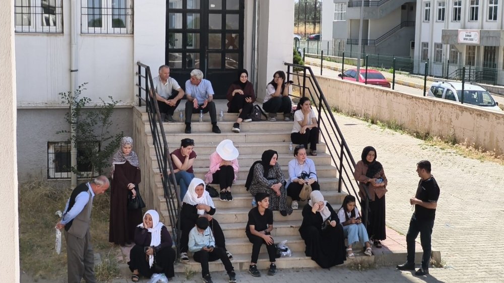 Şırnak’ta sınava geç kalanları emniyet yetiştirdi