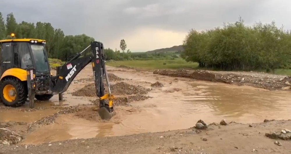 Başkale’de sağanak sonrası sel meydana geldi