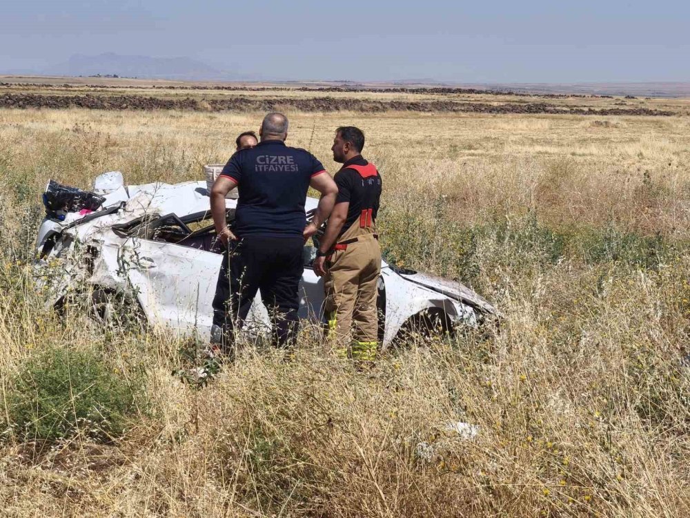 Cizre'de otomobil şarampole devrildi: 1’i bebek 5 yaralı