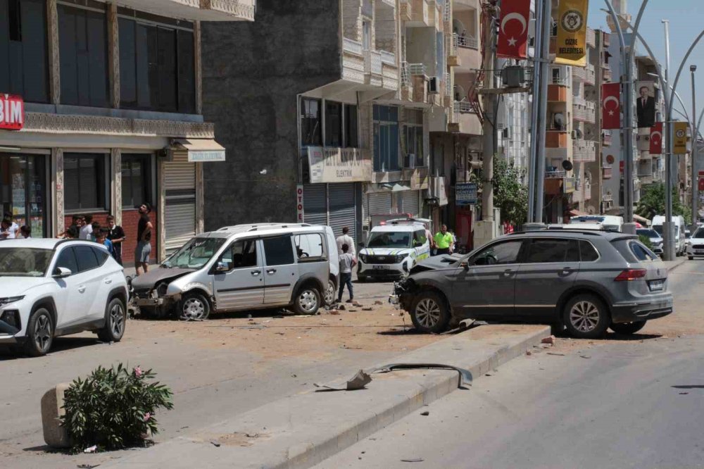 Cizre'de zincirleme trafik kazası: 4 yaralı