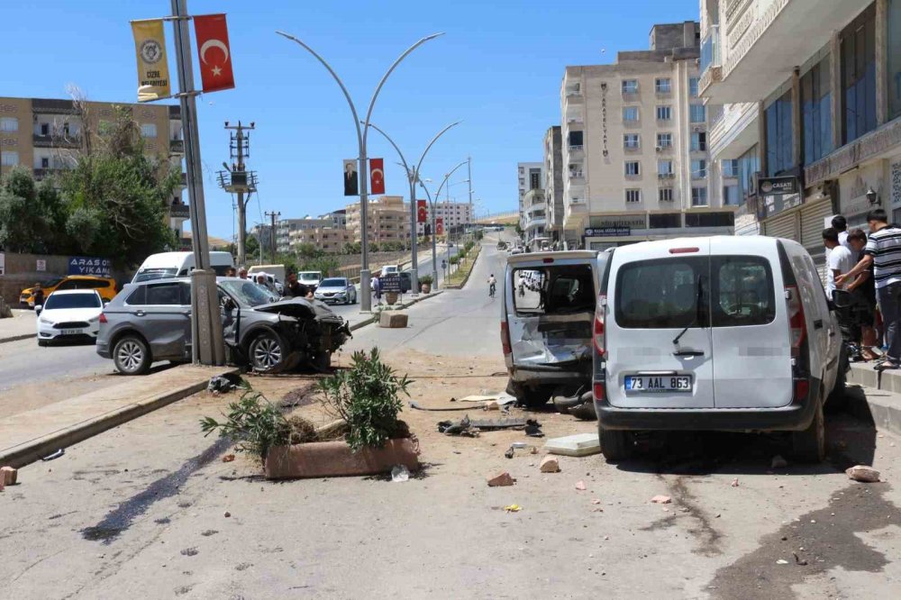 Cizre'de zincirleme trafik kazası: 4 yaralı