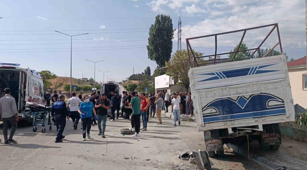 Van’da feci kaza: 1 ölü, 4 yaralı