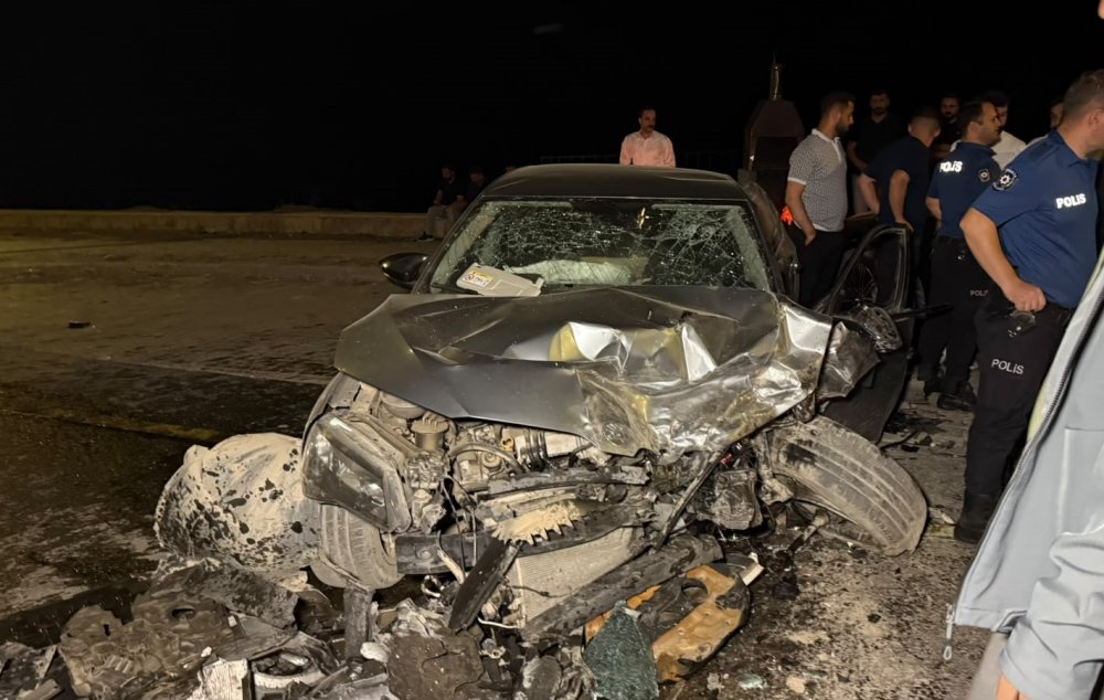 Hakkari'de otomobiller çarpıştı: 2'si ağır 7 yaralı