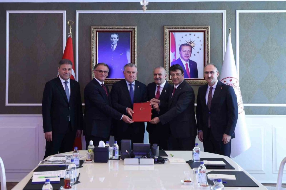 Van Stadyumu ve Yaşam Kompleksi'nin imzaları atıldı
