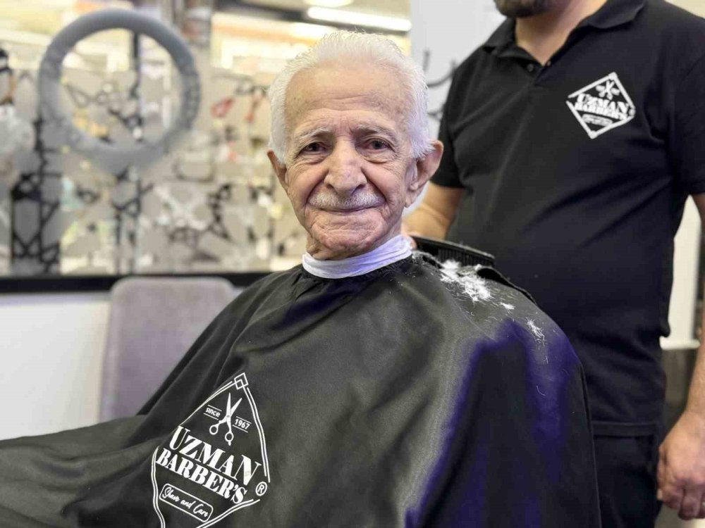 60 yıllık berber dükkanını babalarının ardından çocukları yaşatıyor
